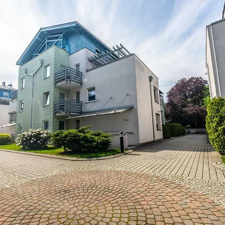Victus Stylish Apartment With Underground Parking By Noclegi Renters-2