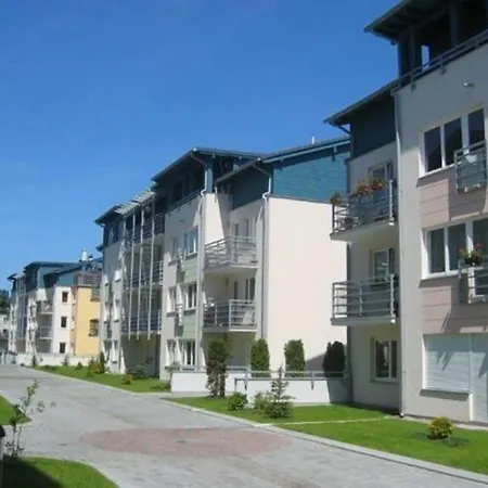 Victus Stylish Apartment With Underground Parking By Noclegi Renters-3